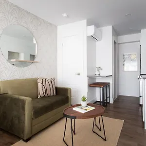 Appartement Golden Oasis With Yard View And Full Bath By Den, Montréal