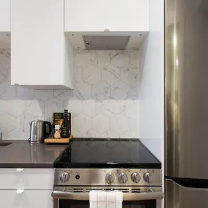 Appartement Blue Tropics In Little Italy With Kitchen By Den, Montréal