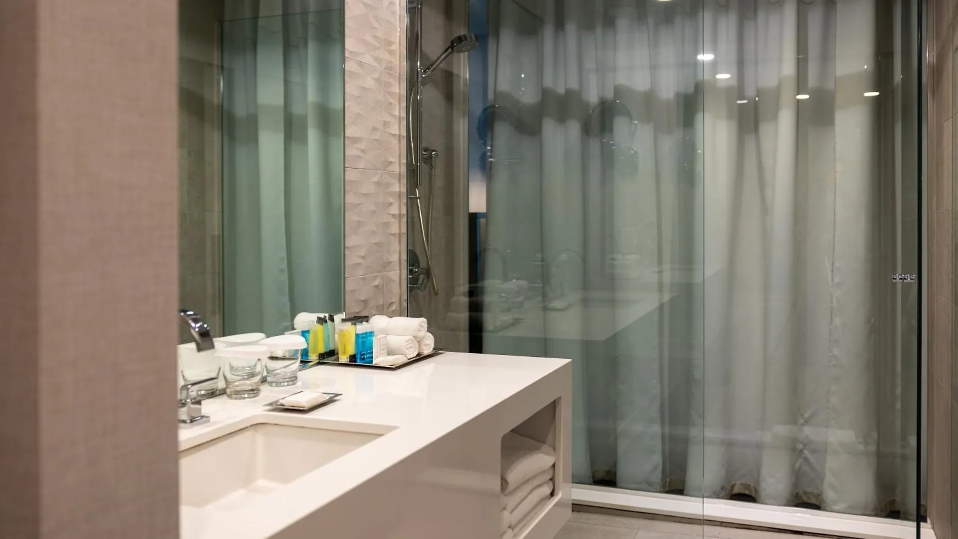 Hotel Bonaventure Montreal 4*,